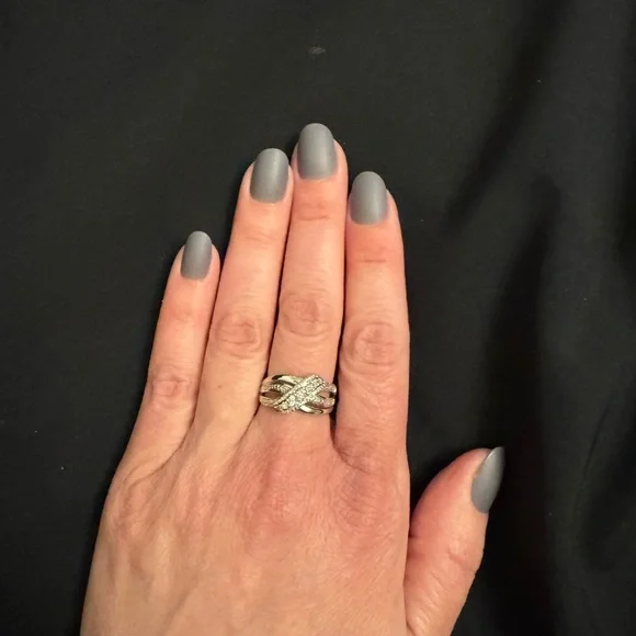 Kay Jewelers Sterling Silver Diamond Ring size 7 - Picture 2 of 4